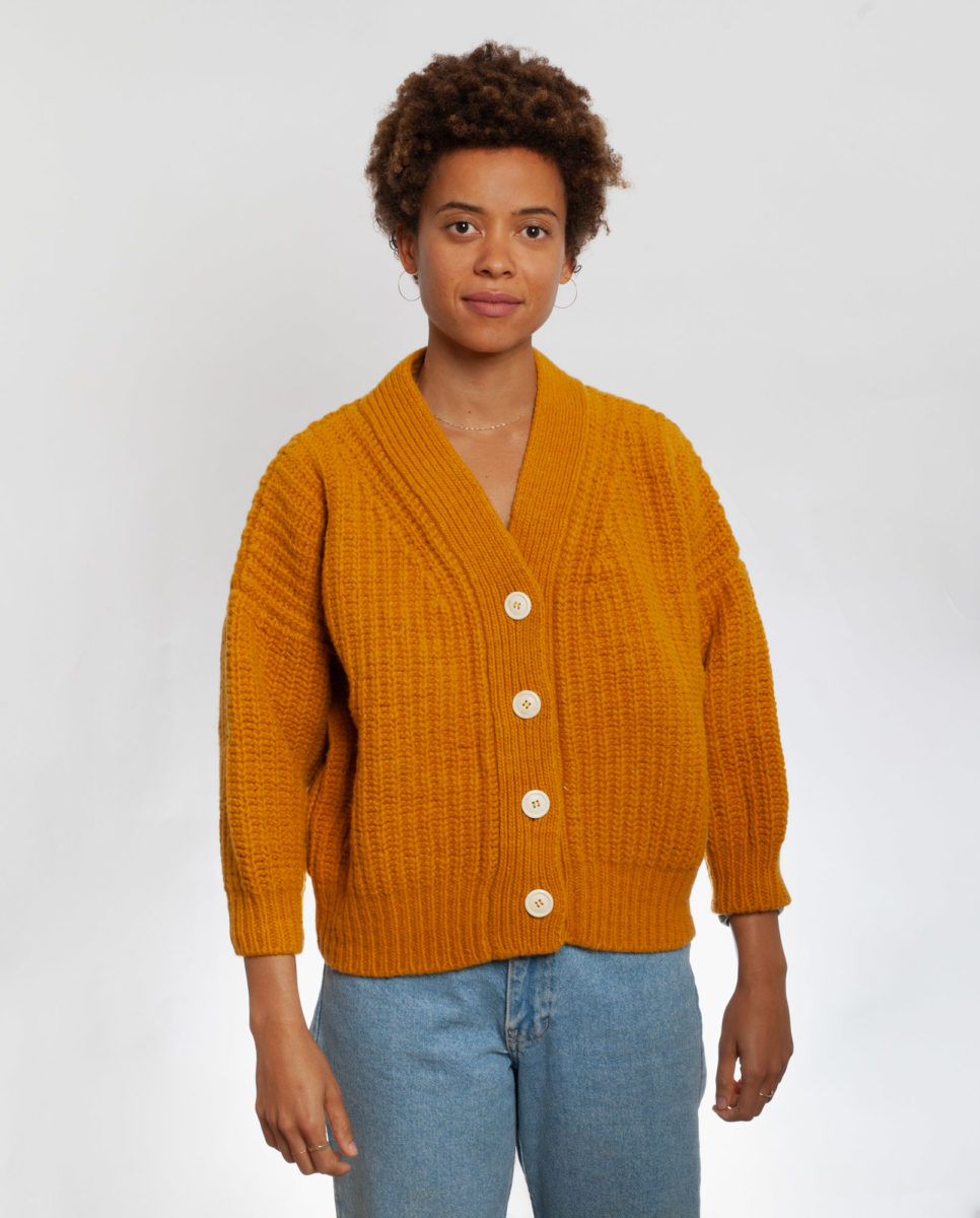 cardigan-woman-no19-mini-ochre-0002-966x1200