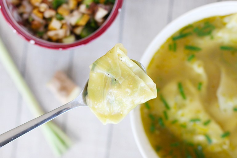 Bouillon asiatique aux ravioles wonton Mango and Salt